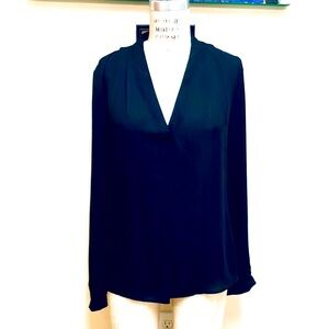 T05 Rose and Olive Black Polyester V-Neck Medium